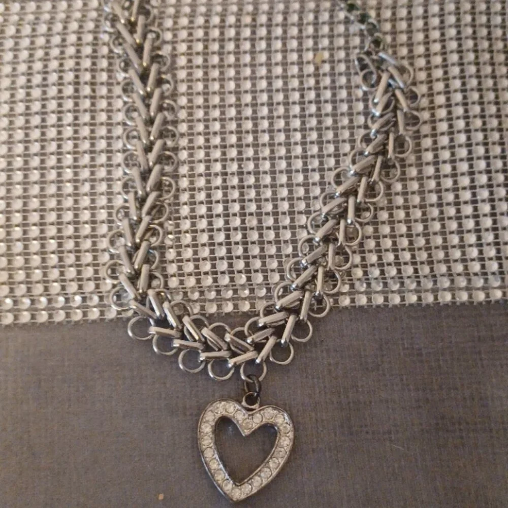 Wide Silver Chain Choker with Bling Heart Charm Vintage Adjustable Clasp Girly - Picture 2 of 2